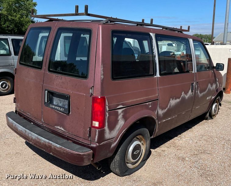 image for item ME9890 1991 Chevrolet Astro van