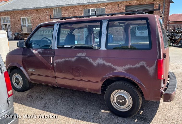 image for item ME9890 1991 Chevrolet Astro van