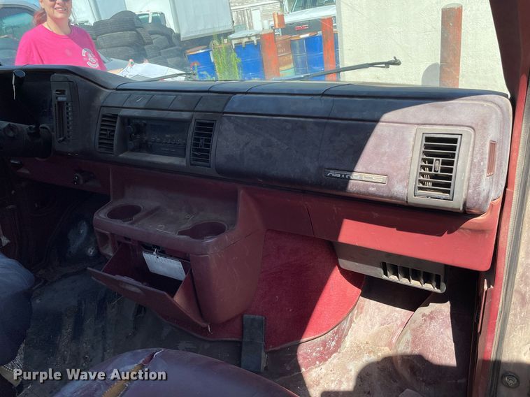 image for item ME9890 1991 Chevrolet Astro van