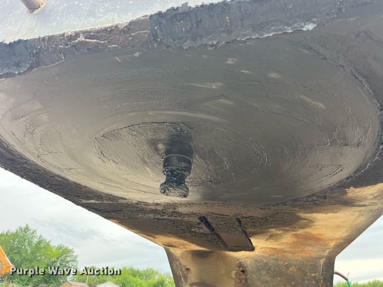 image for item MG9401 1997 Talbert  lowboy equipment trailer