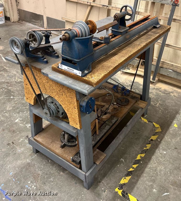 image for item MG9409 Craftsman  wood lathe