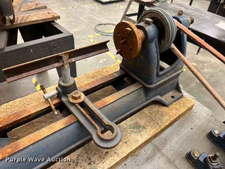 image for item MG9409 Craftsman  wood lathe