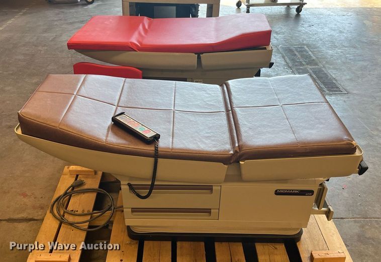 image for item MG9414 (2) Midmark 405 exam tables