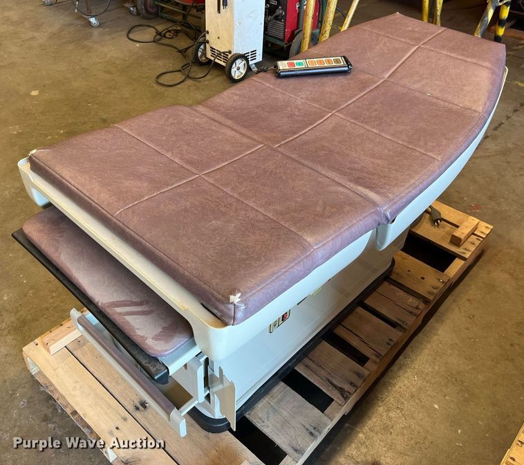 image for item MG9414 (2) Midmark 405 exam tables