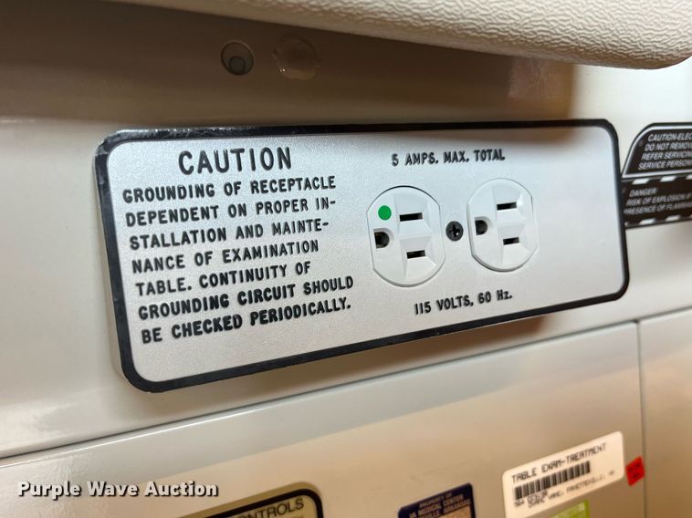 image for item MG9414 (2) Midmark 405 exam tables