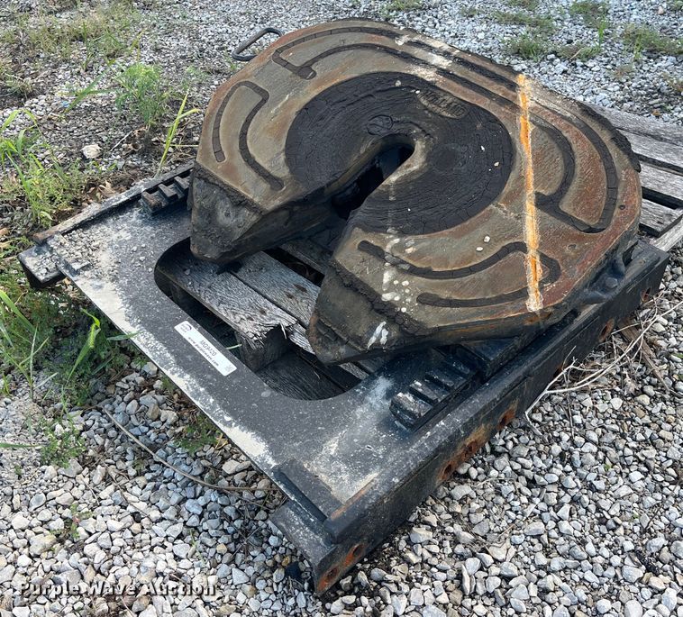 image for item MG9420 Air operated sliding fifth wheel plate