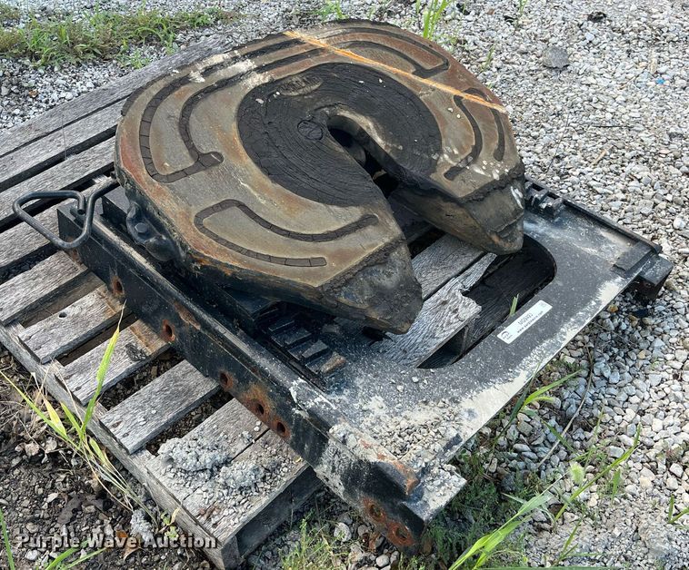 image for item MG9420 Air operated sliding fifth wheel plate