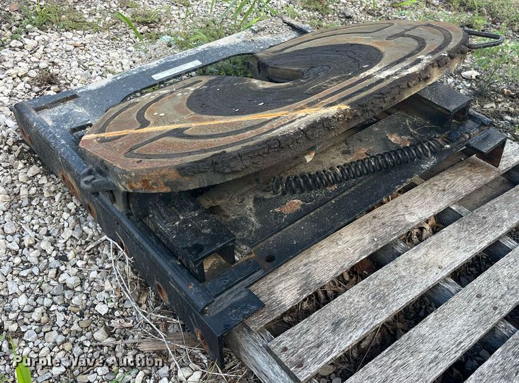 image for item MG9420 Air operated sliding fifth wheel plate