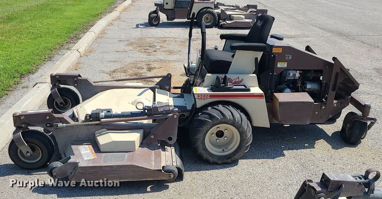 image for item MG9552 Grasshopper 928D  ZTR lawn mower