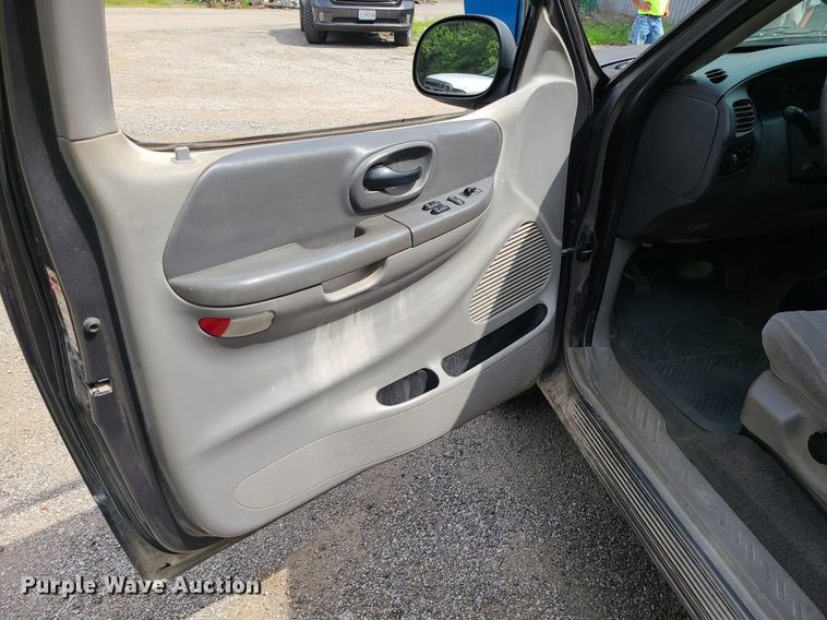 image for item MG9617 2002 Ford F150  pickup truck