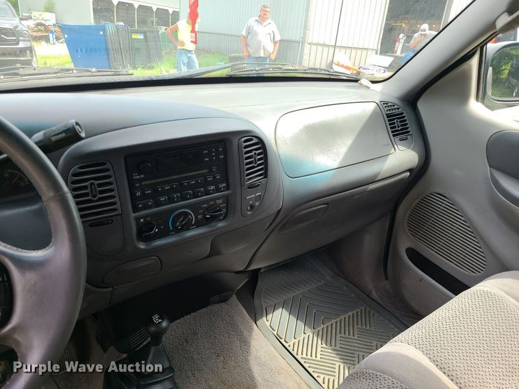 image for item MG9617 2002 Ford F150  pickup truck