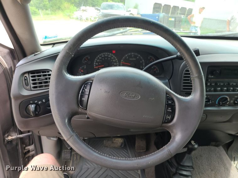 image for item MG9617 2002 Ford F150  pickup truck