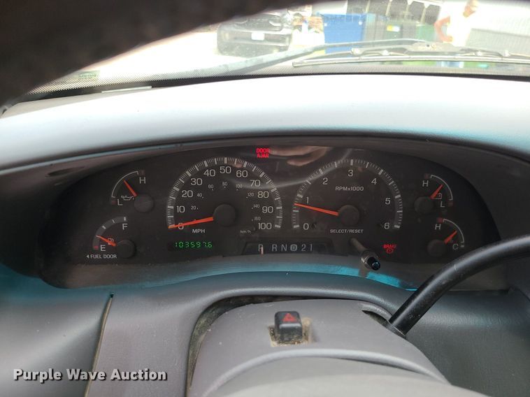 image for item MG9617 2002 Ford F150  pickup truck