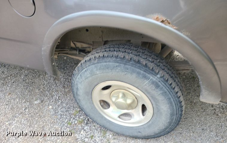 image for item MG9617 2002 Ford F150  pickup truck