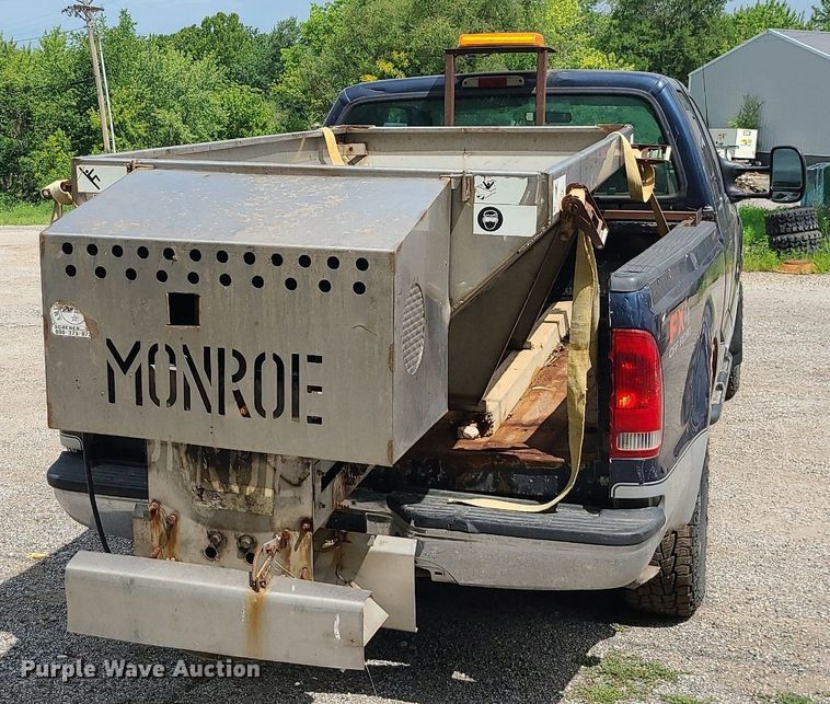 image for item MG9618 2003 Ford F250 Super Duty  SuperCab pickup truck