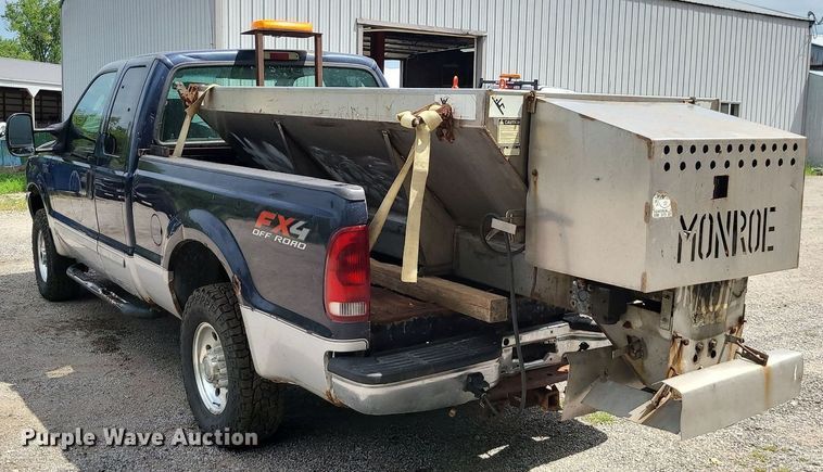 image for item MG9618 2003 Ford F250 Super Duty  SuperCab pickup truck