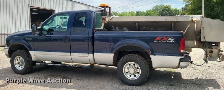 image for item MG9618 2003 Ford F250 Super Duty  SuperCab pickup truck