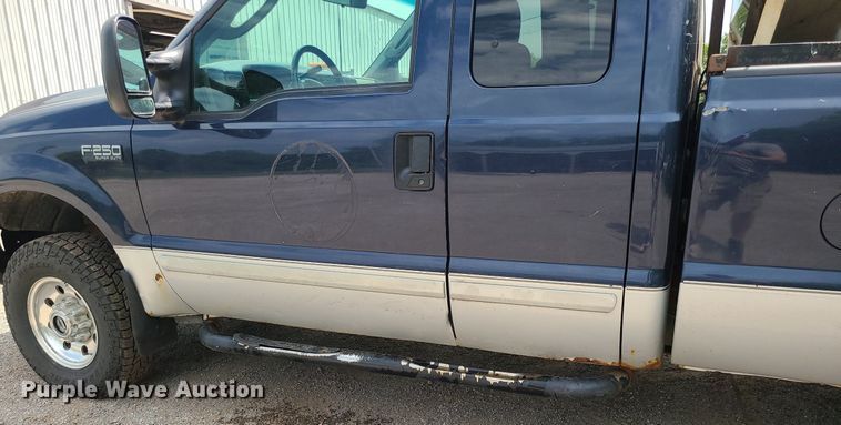 image for item MG9618 2003 Ford F250 Super Duty  SuperCab pickup truck