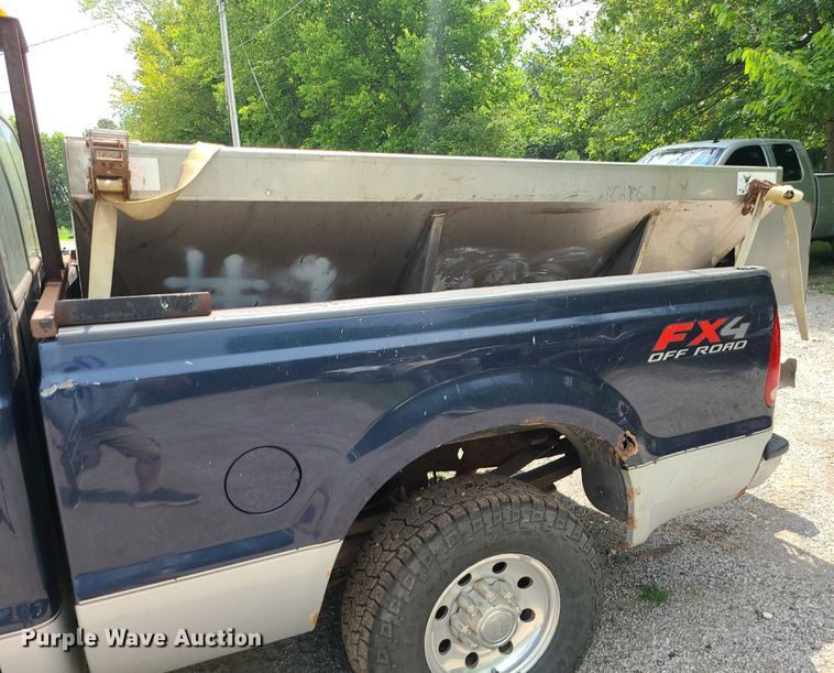 image for item MG9618 2003 Ford F250 Super Duty  SuperCab pickup truck