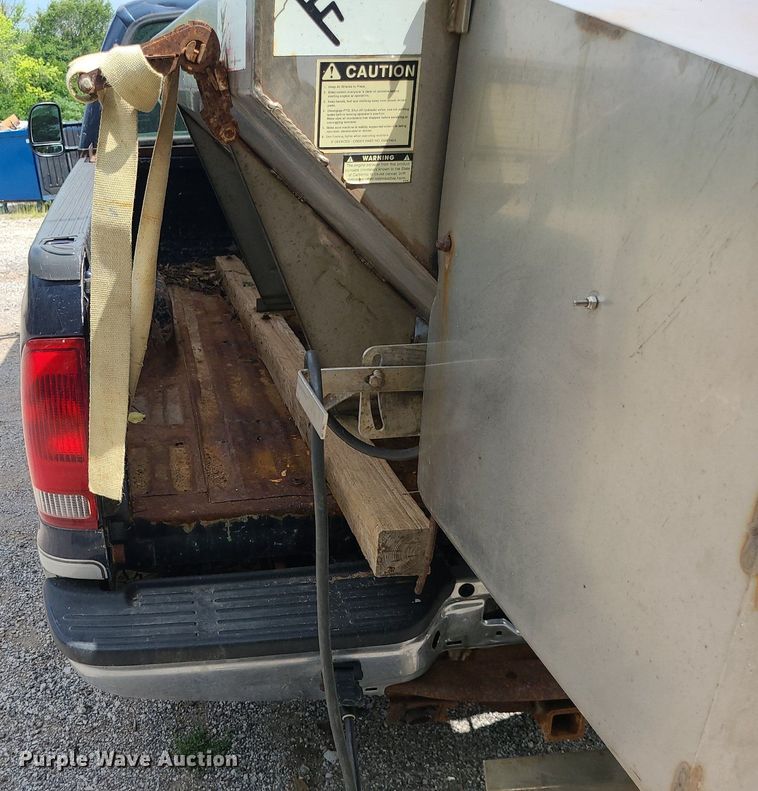 image for item MG9618 2003 Ford F250 Super Duty  SuperCab pickup truck