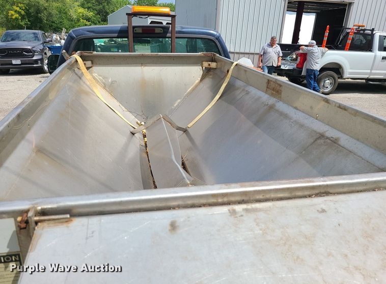 image for item MG9618 2003 Ford F250 Super Duty  SuperCab pickup truck