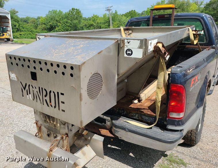 image for item MG9618 2003 Ford F250 Super Duty  SuperCab pickup truck