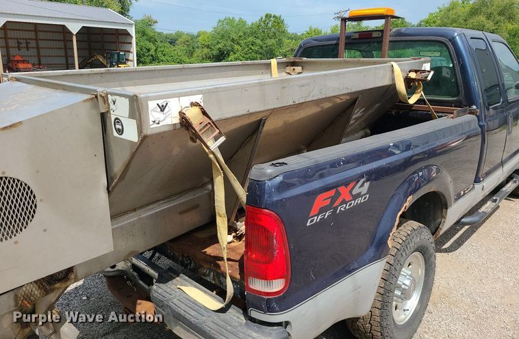 image for item MG9618 2003 Ford F250 Super Duty  SuperCab pickup truck