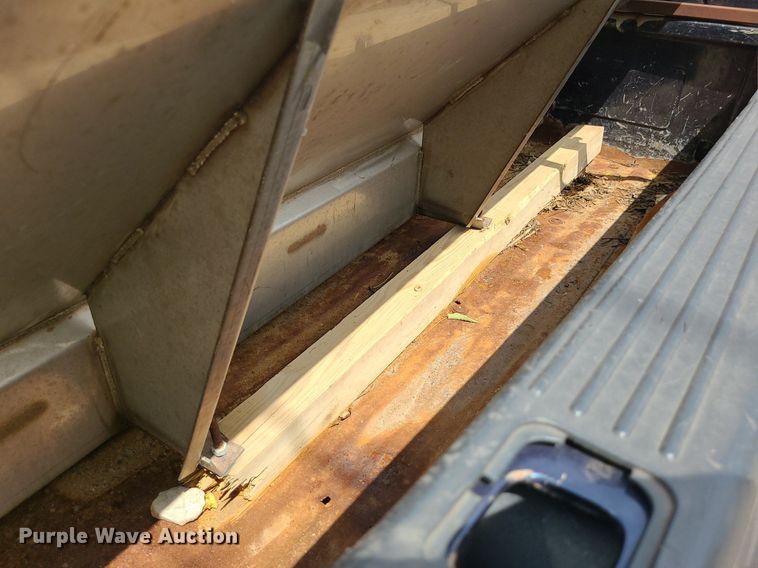 image for item MG9618 2003 Ford F250 Super Duty  SuperCab pickup truck