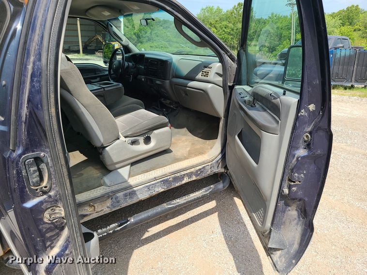 image for item MG9618 2003 Ford F250 Super Duty  SuperCab pickup truck