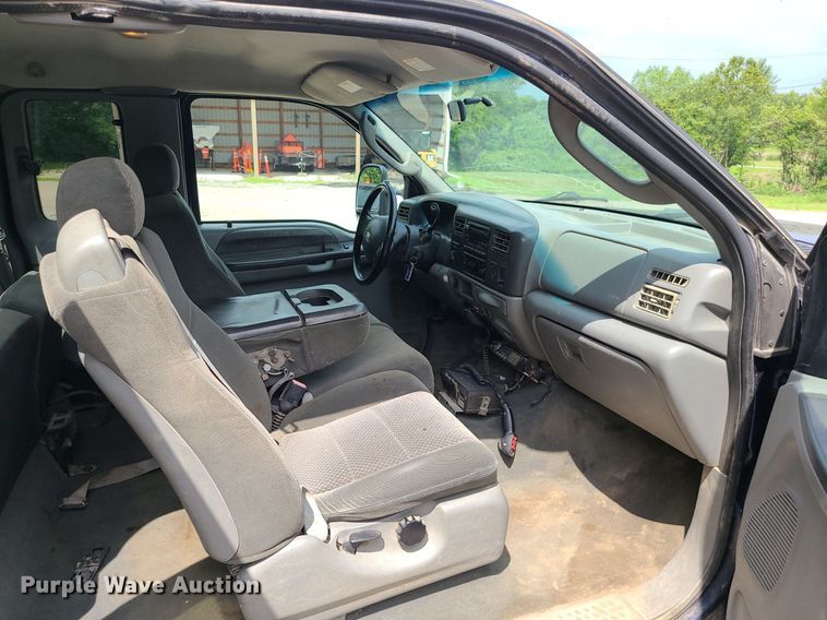 image for item MG9618 2003 Ford F250 Super Duty  SuperCab pickup truck