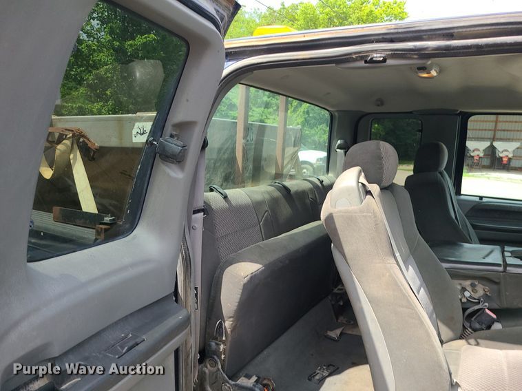 image for item MG9618 2003 Ford F250 Super Duty  SuperCab pickup truck