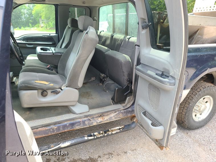 image for item MG9618 2003 Ford F250 Super Duty  SuperCab pickup truck