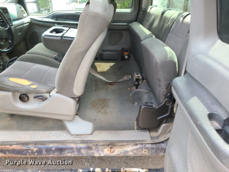 image for item MG9618 2003 Ford F250 Super Duty  SuperCab pickup truck