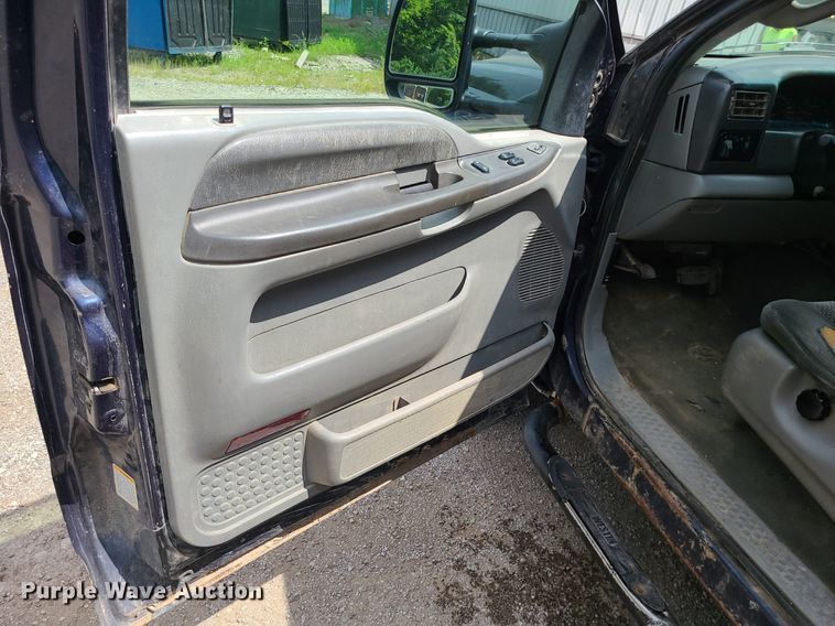 image for item MG9618 2003 Ford F250 Super Duty  SuperCab pickup truck