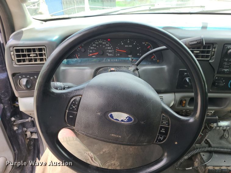 image for item MG9618 2003 Ford F250 Super Duty  SuperCab pickup truck