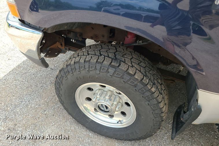 image for item MG9618 2003 Ford F250 Super Duty  SuperCab pickup truck