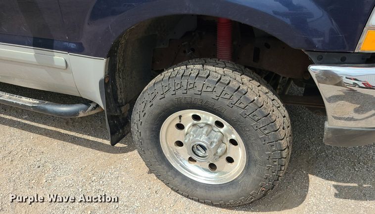 image for item MG9618 2003 Ford F250 Super Duty  SuperCab pickup truck