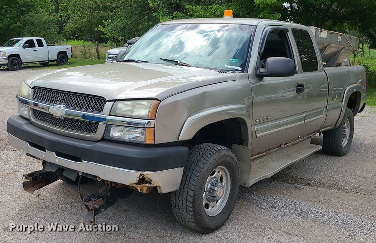 image for item MG9619 2003 Chevrolet Silverado 2500HD  Ext. Cab pickup truck