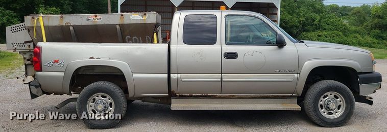 image for item MG9619 2003 Chevrolet Silverado 2500HD  Ext. Cab pickup truck