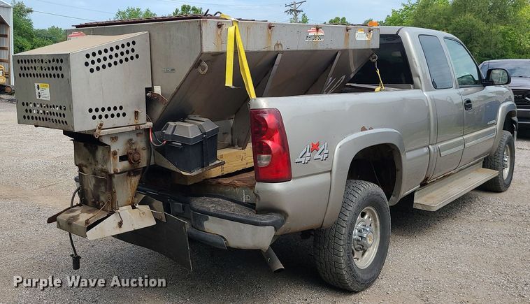 image for item MG9619 2003 Chevrolet Silverado 2500HD  Ext. Cab pickup truck