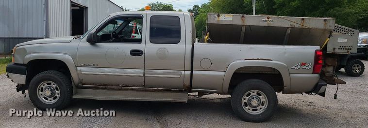 image for item MG9619 2003 Chevrolet Silverado 2500HD  Ext. Cab pickup truck