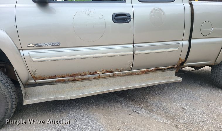 image for item MG9619 2003 Chevrolet Silverado 2500HD  Ext. Cab pickup truck