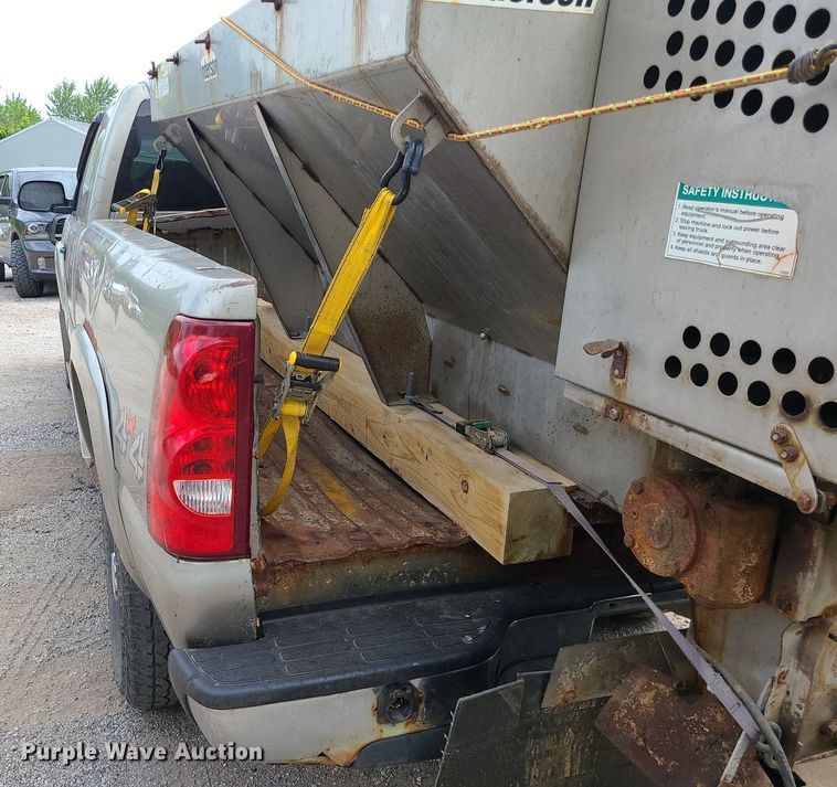 image for item MG9619 2003 Chevrolet Silverado 2500HD  Ext. Cab pickup truck