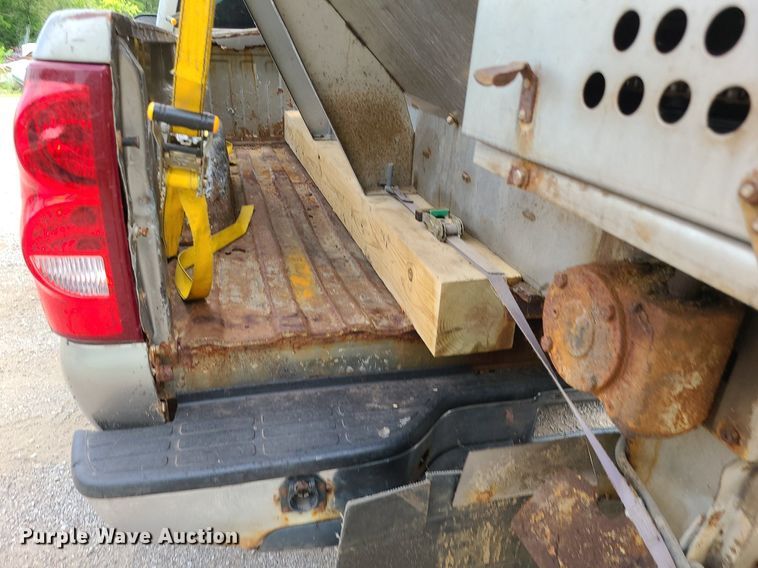 image for item MG9619 2003 Chevrolet Silverado 2500HD  Ext. Cab pickup truck