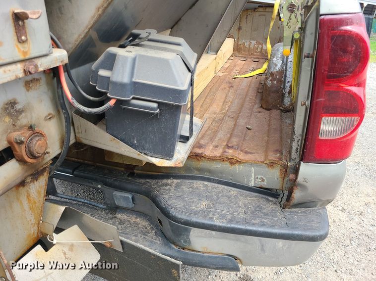 image for item MG9619 2003 Chevrolet Silverado 2500HD  Ext. Cab pickup truck