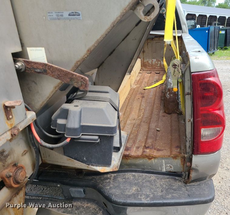 image for item MG9619 2003 Chevrolet Silverado 2500HD  Ext. Cab pickup truck