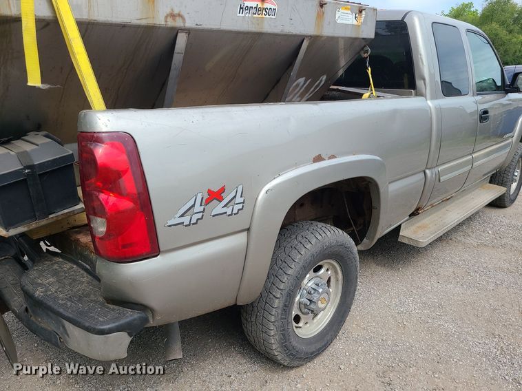 image for item MG9619 2003 Chevrolet Silverado 2500HD  Ext. Cab pickup truck