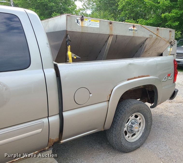 image for item MG9619 2003 Chevrolet Silverado 2500HD  Ext. Cab pickup truck