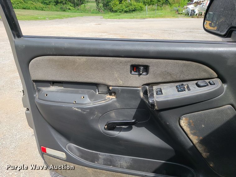 image for item MG9619 2003 Chevrolet Silverado 2500HD  Ext. Cab pickup truck