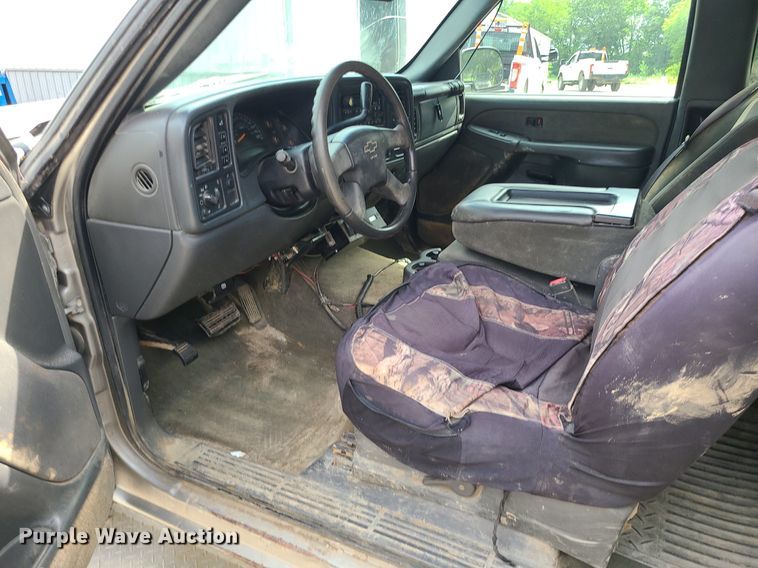 image for item MG9619 2003 Chevrolet Silverado 2500HD  Ext. Cab pickup truck